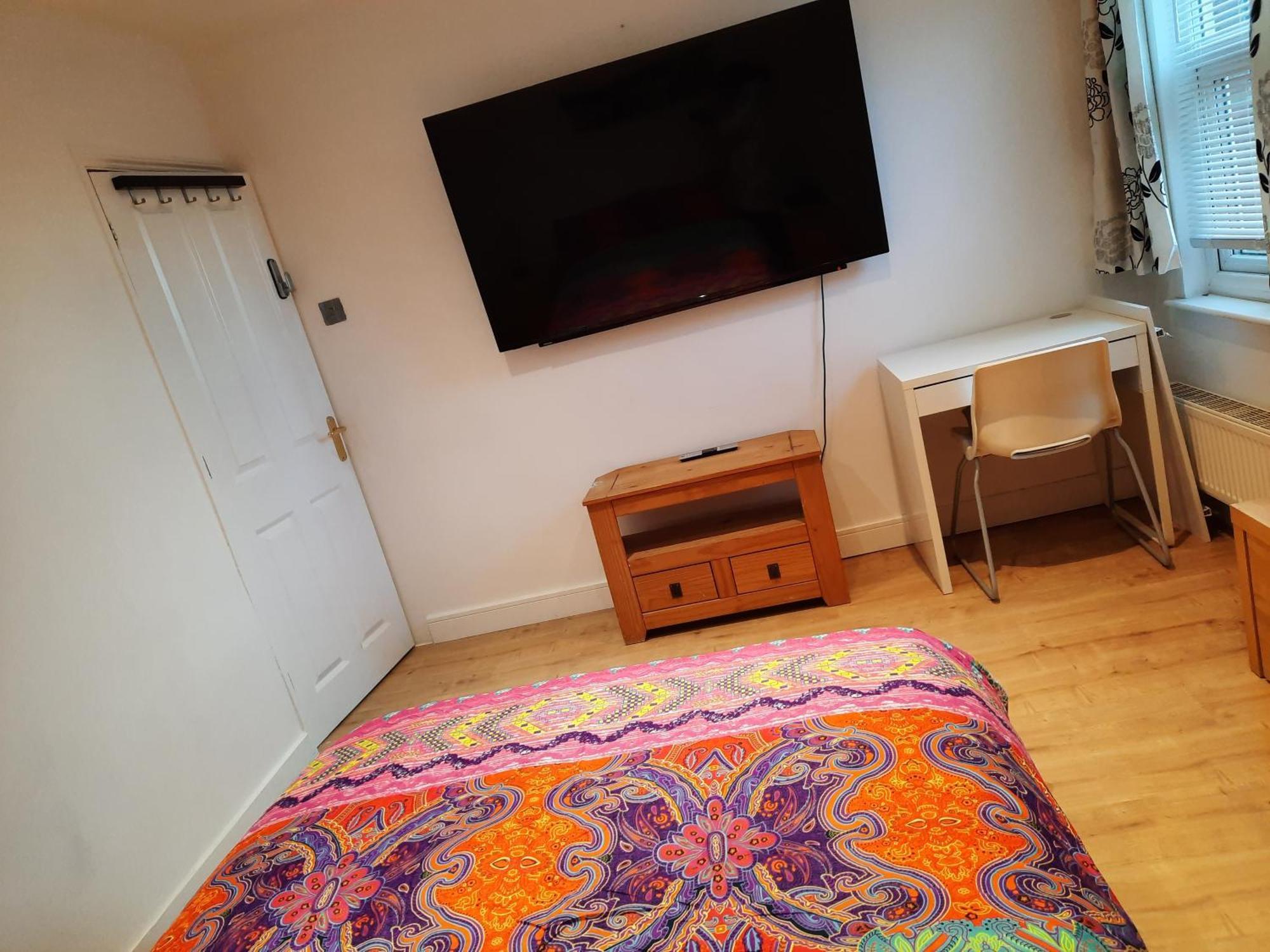 Lovely Home With Full En-Suite Double Bed Rooms Ридинг Экстерьер фото
